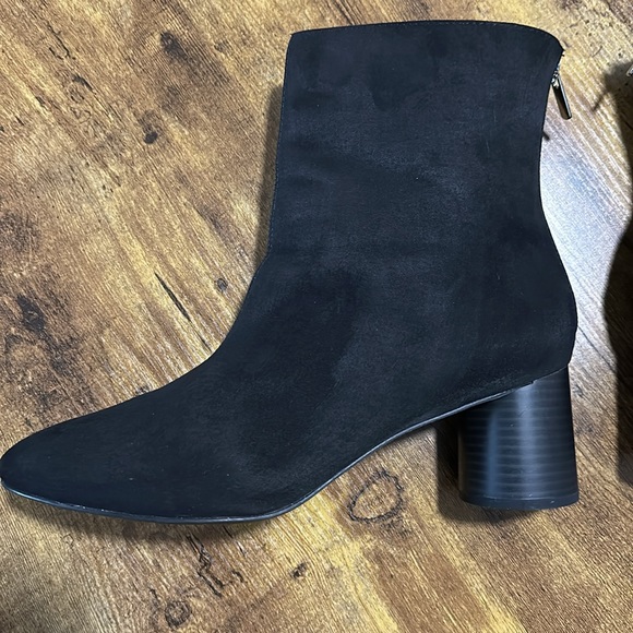 Women’s Boots - Picture 4 of 11